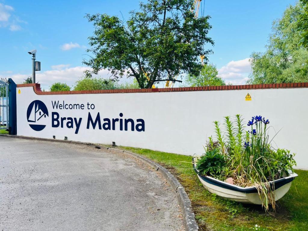 Hotel Buoyant Breaks Bray Exterior foto